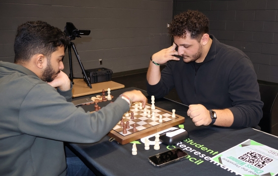 Rishi vs Ali chess game on the SLC stage