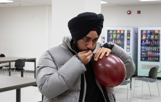A student blows up their balloon 