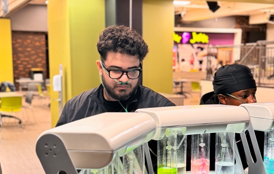 A student tries the oxygen bar