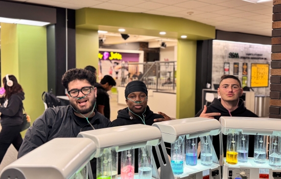 3 students try the oxygen bar