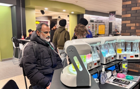 A student tries the oxygen bar