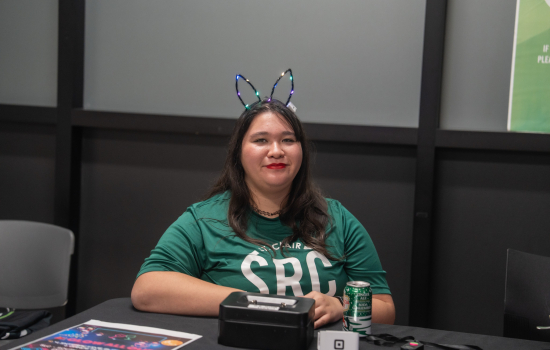 Hannah works the table