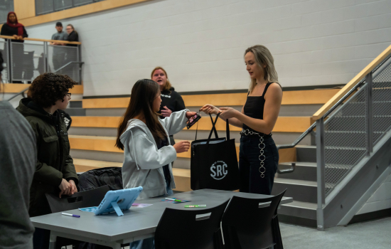 Trusti hands out prizes to students