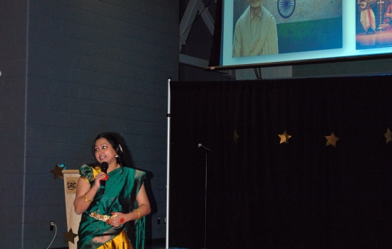 A student in traditional Indian dress speaks to the crowd about what they're wearing