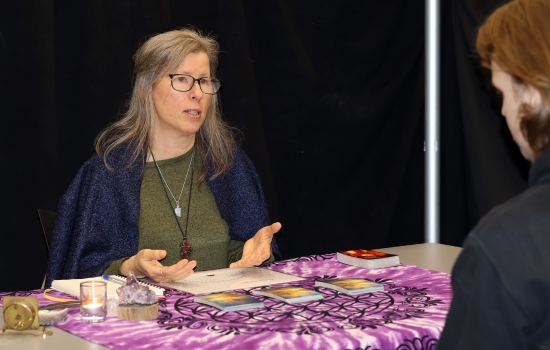 A medium explaining the reading