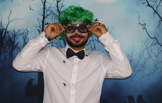 joker in silly glasses