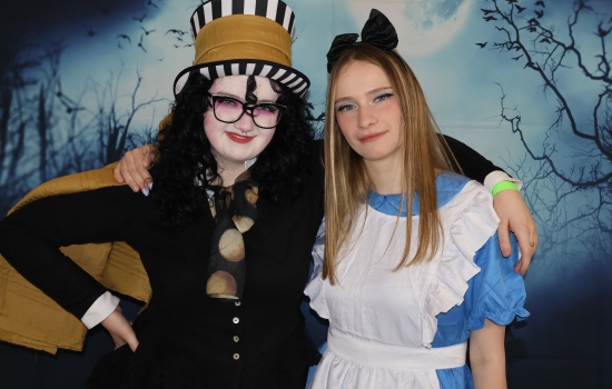 Mad hatter and Alice